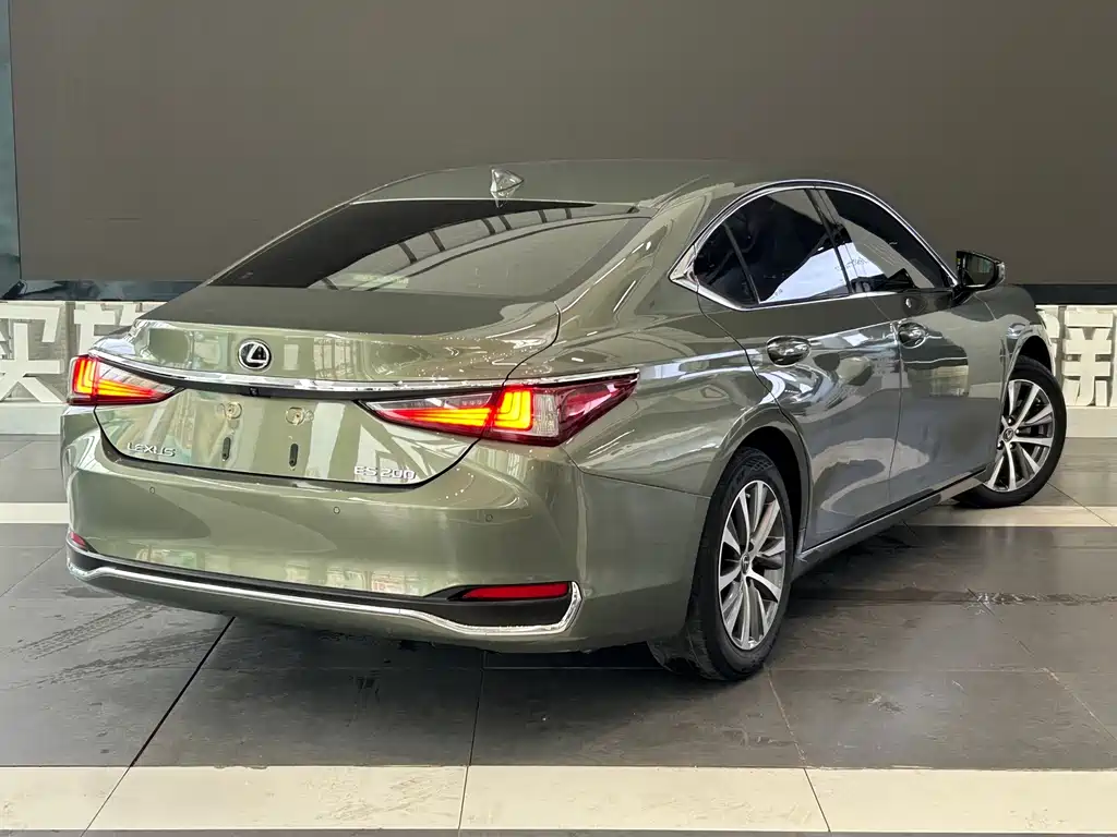 Lexus ES — миниатюра 7