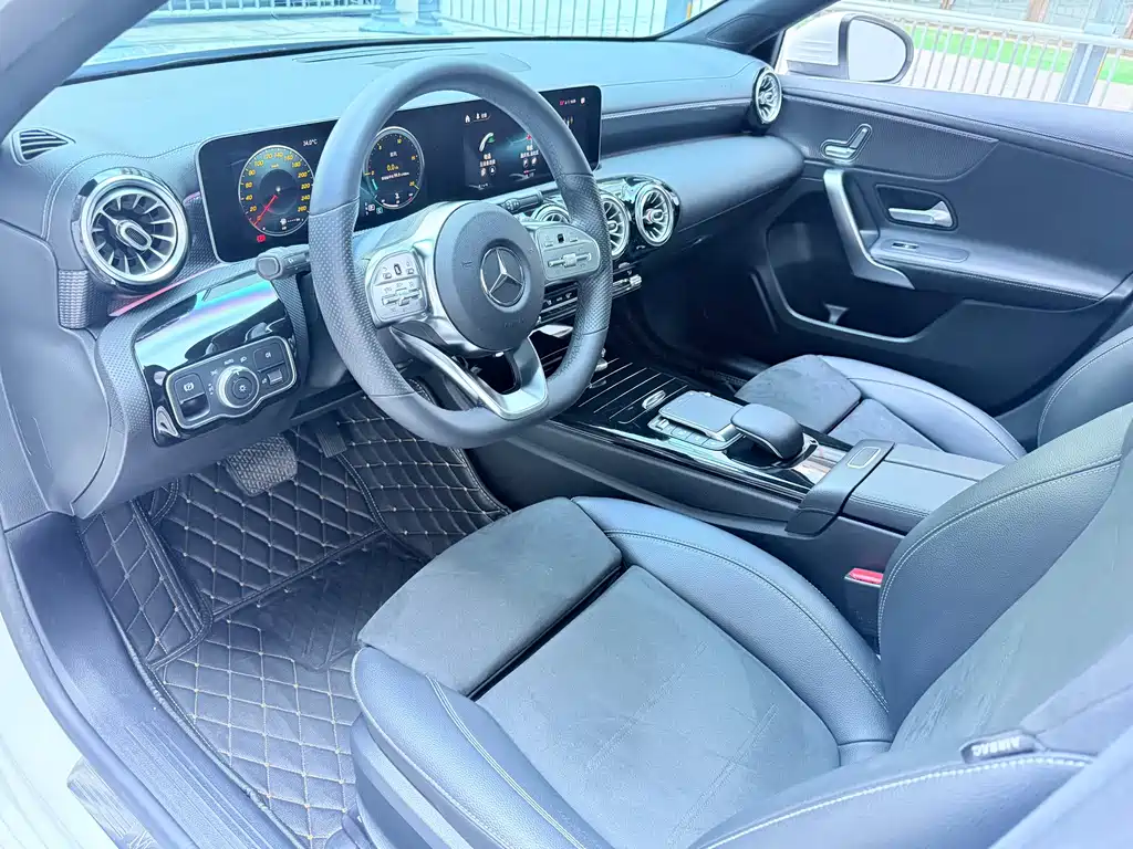 Mercedes-Benz A-Class — миниатюра 8