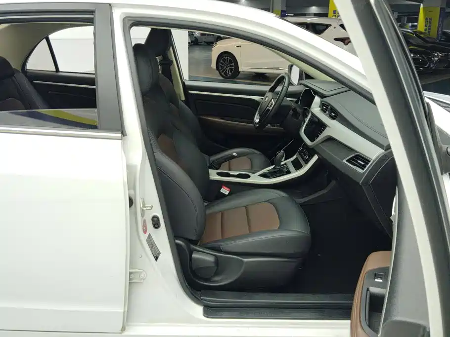 Geely Vision — миниатюра 8