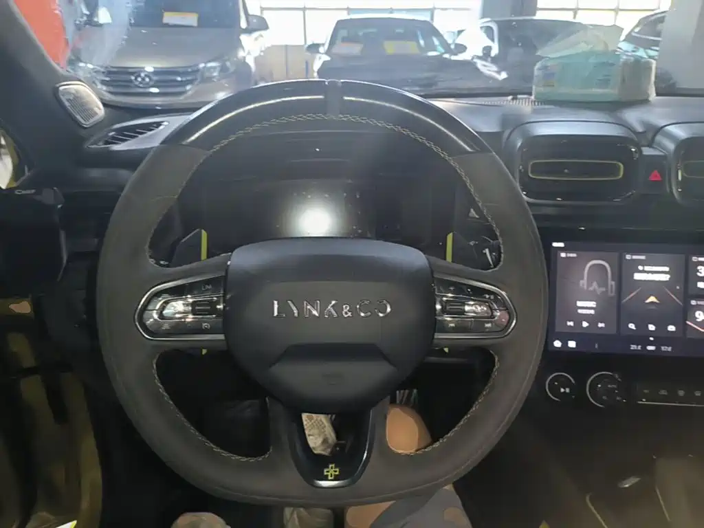 Lynk & Co 03 — миниатюра 11