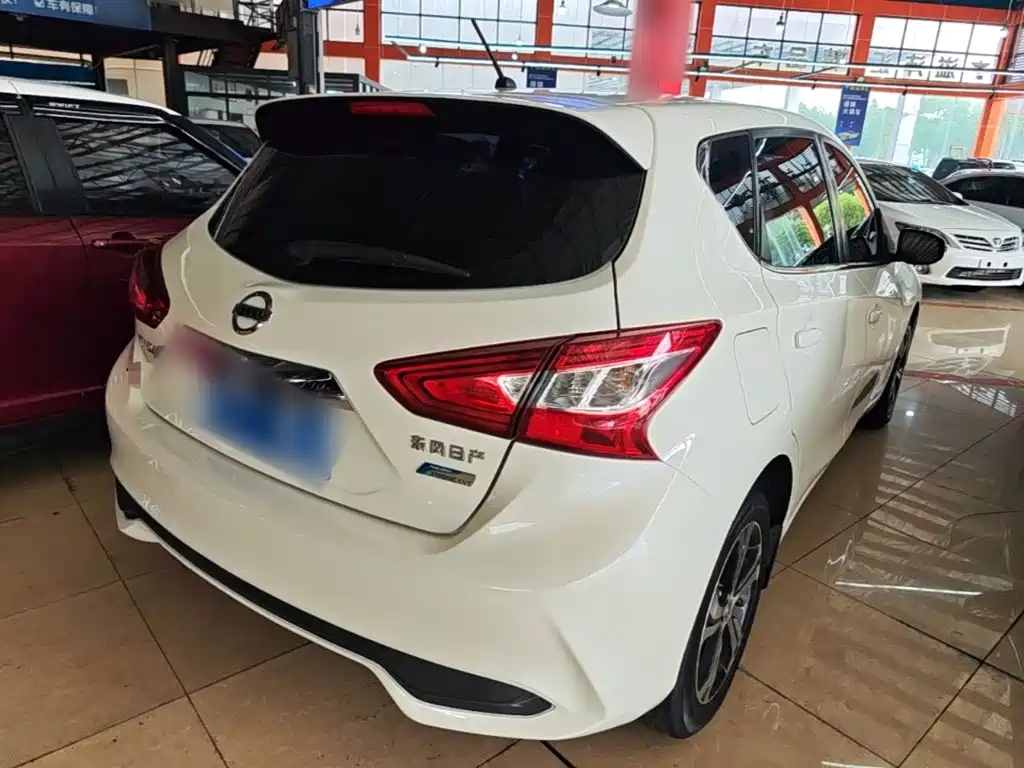 Nissan Tiida — миниатюра 7