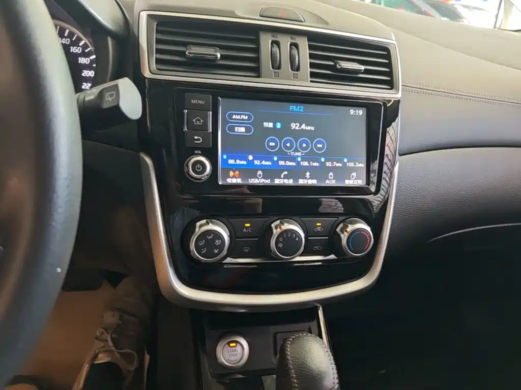 Nissan Tiida — миниатюра 13