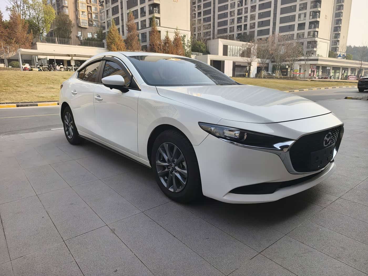 Mazda Mazda3 Axela 1.5 л 2021 г. Белый, пробег 50000 км