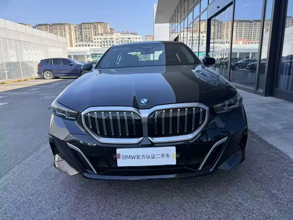 BMW 5 Series — миниатюра 9