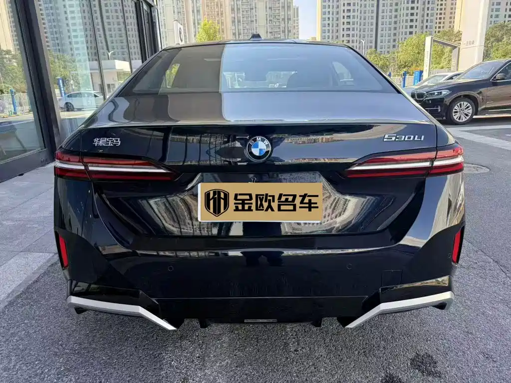 BMW 5 Series — миниатюра 7