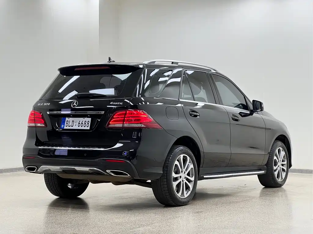 Mercedes-Benz GLE (Import) — миниатюра 30
