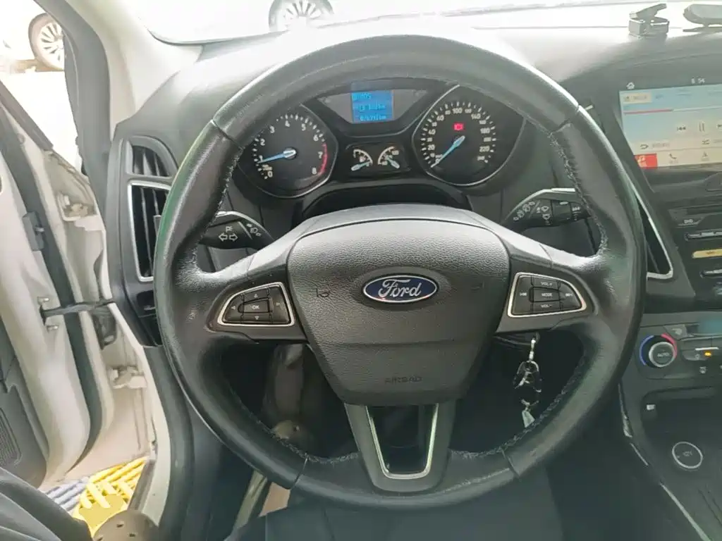 Ford Focus — миниатюра 11