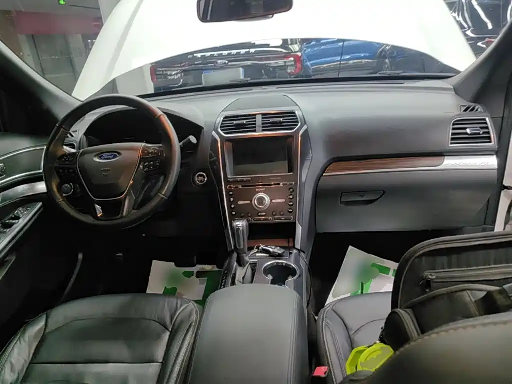 Ford Explorer (Import) — миниатюра 10