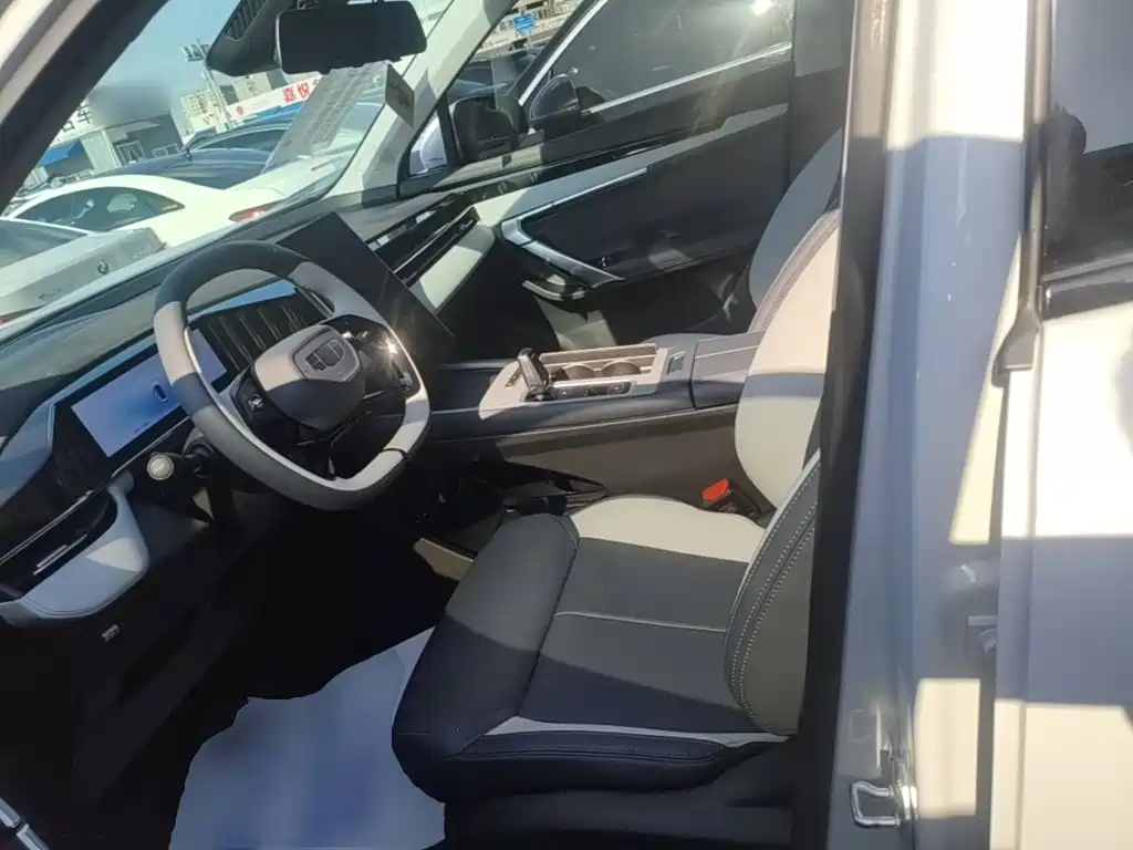 Geely Boyue L — миниатюра 15