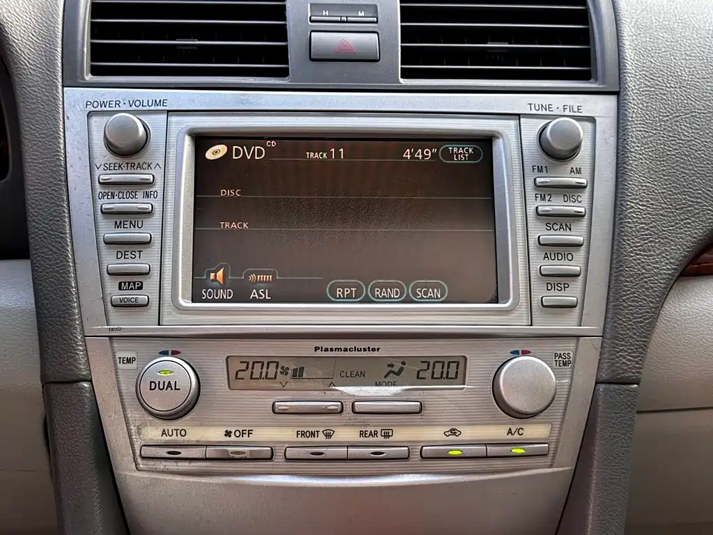 Toyota Camry — миниатюра 16