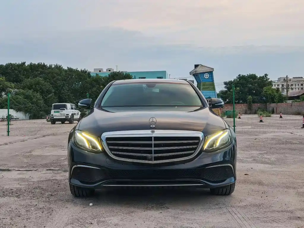 Mercedes-Benz E-Class — миниатюра 2