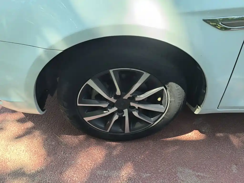 Geely Emgrand — миниатюра 23