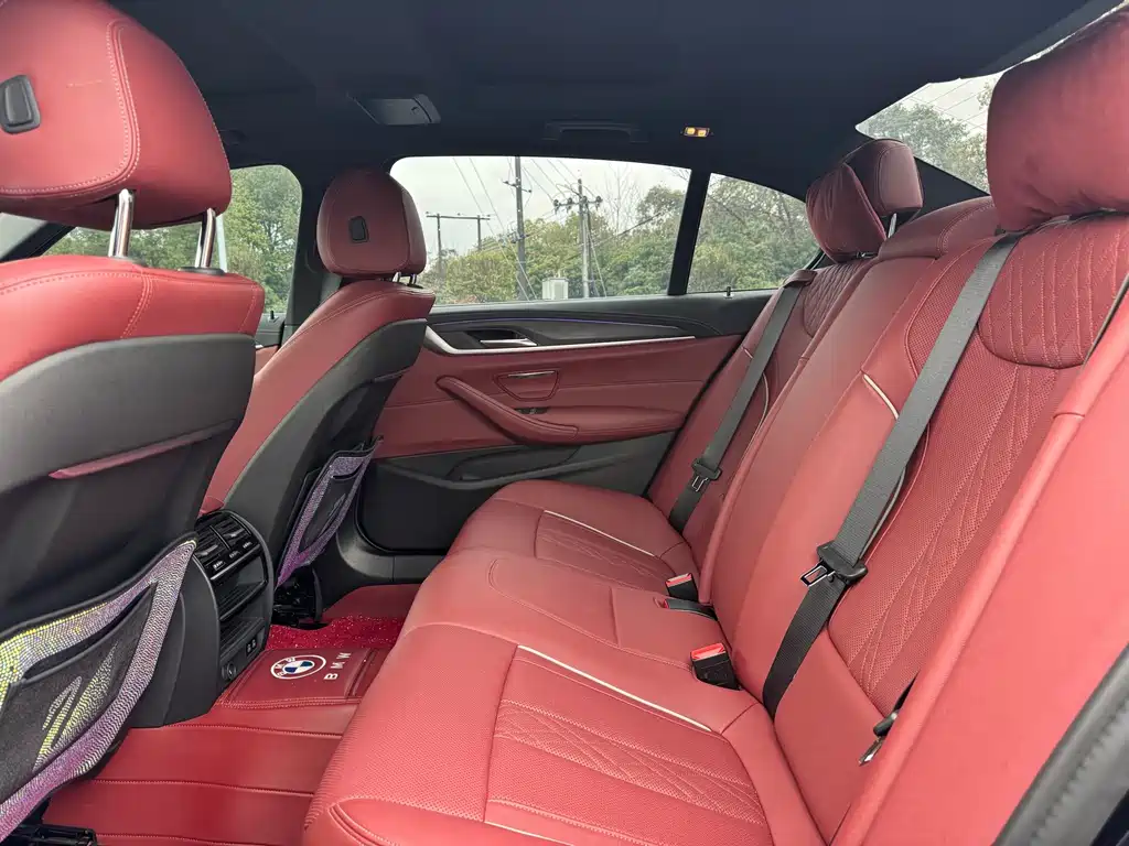 BMW 5 Series — миниатюра 6
