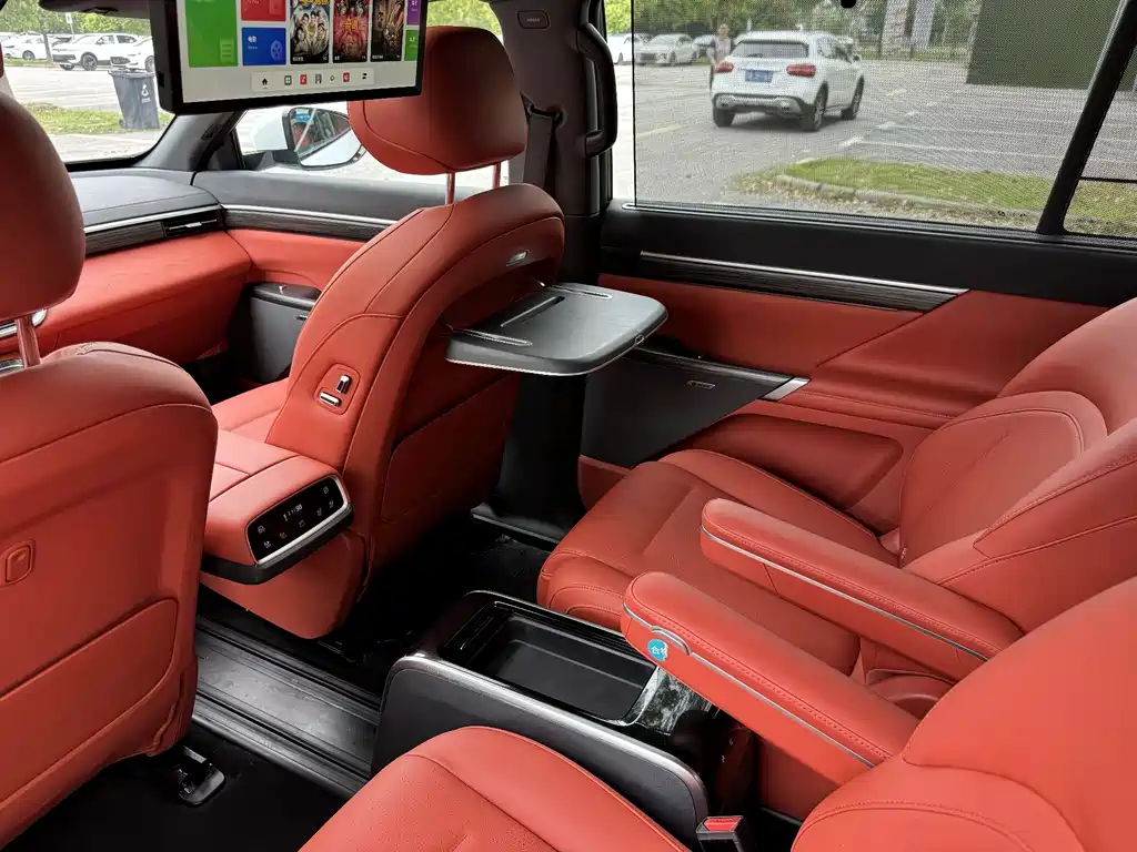 Dongfeng eπ008 2024 210Max 6 мест