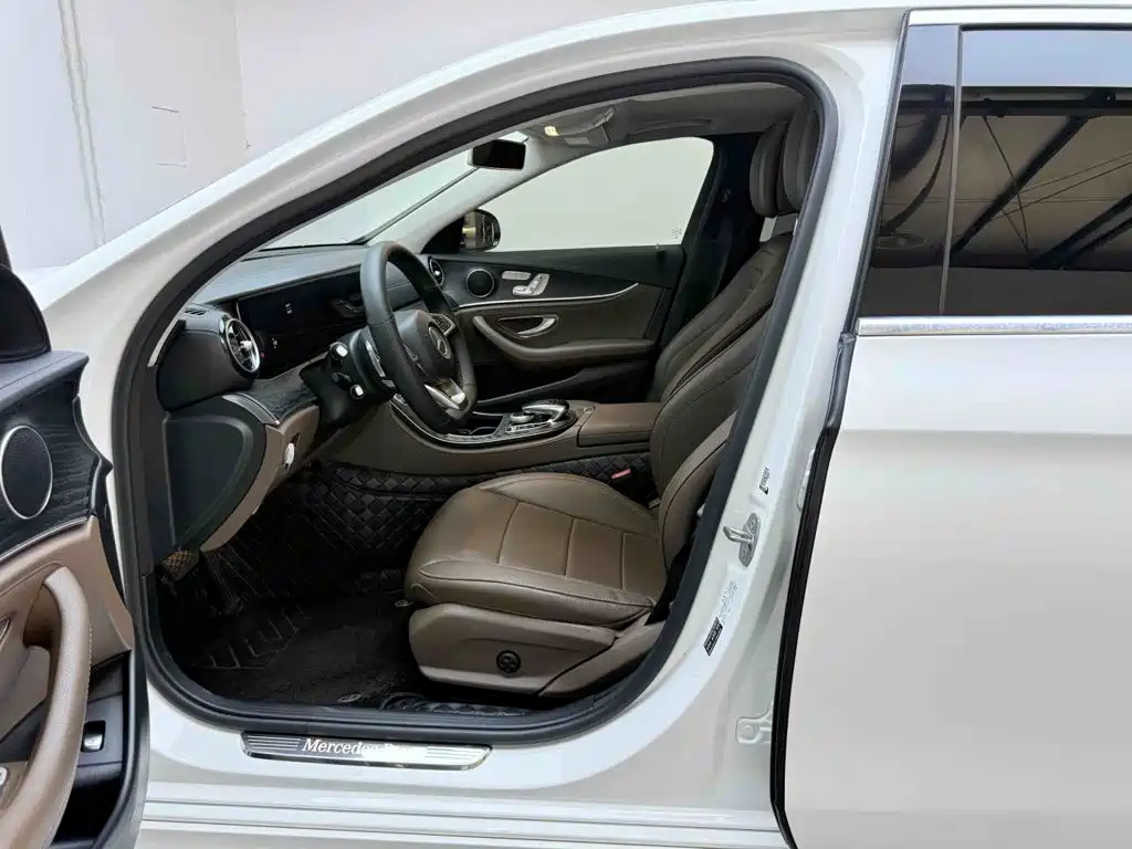 Mercedes-Benz E-Class — миниатюра 16