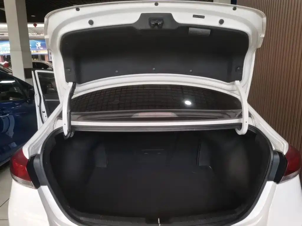 Hyundai Elantra — миниатюра 19