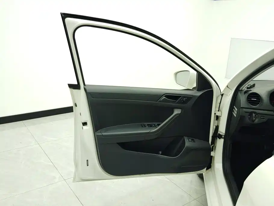 Volkswagen Jetta — миниатюра 7