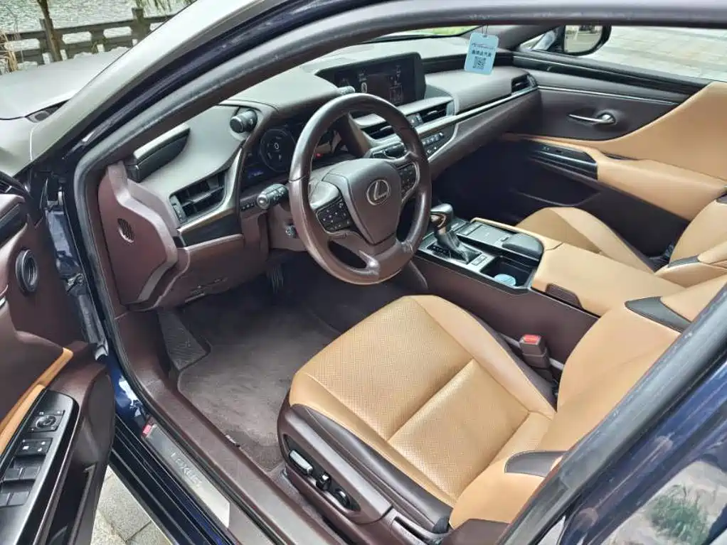 Lexus ES — миниатюра 6