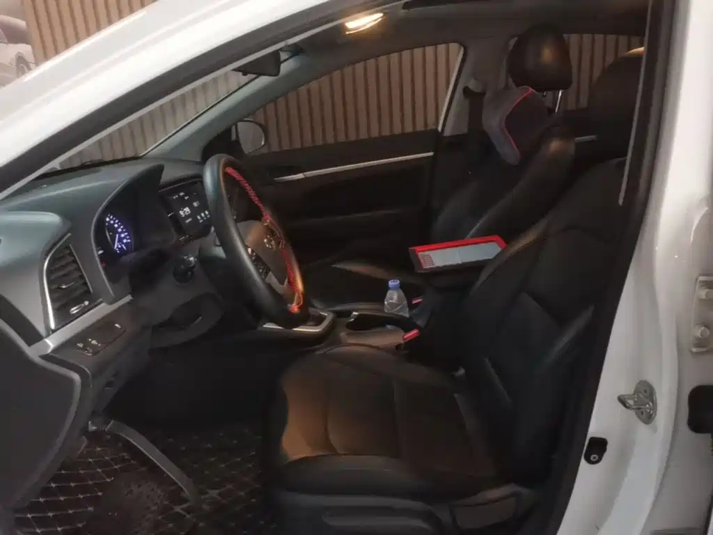 Hyundai Elantra — миниатюра 15