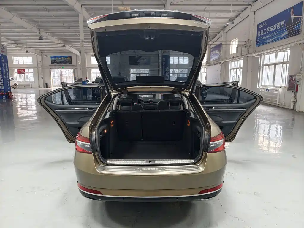 Skoda Superb — миниатюра 10