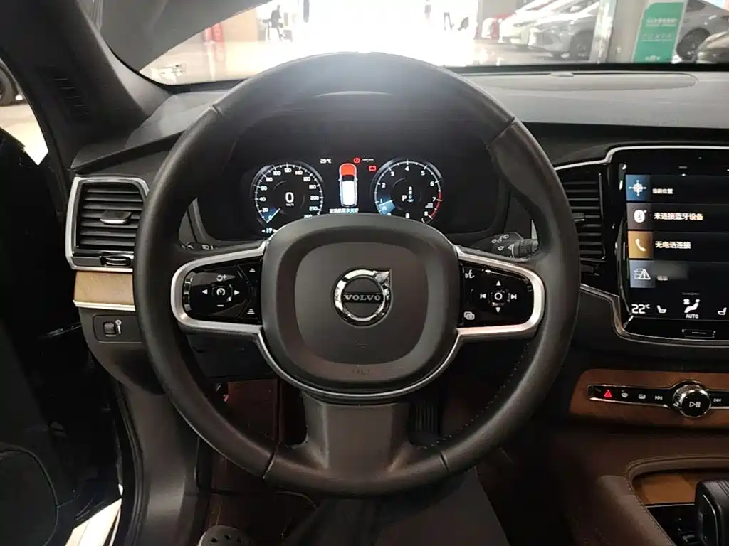 Volvo XC90 — миниатюра 11