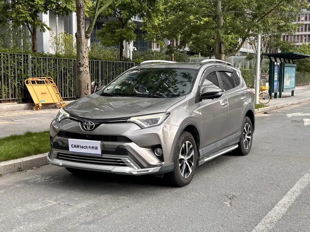 2018 Toyota RAV 4 - zdjęcie 1 z 14