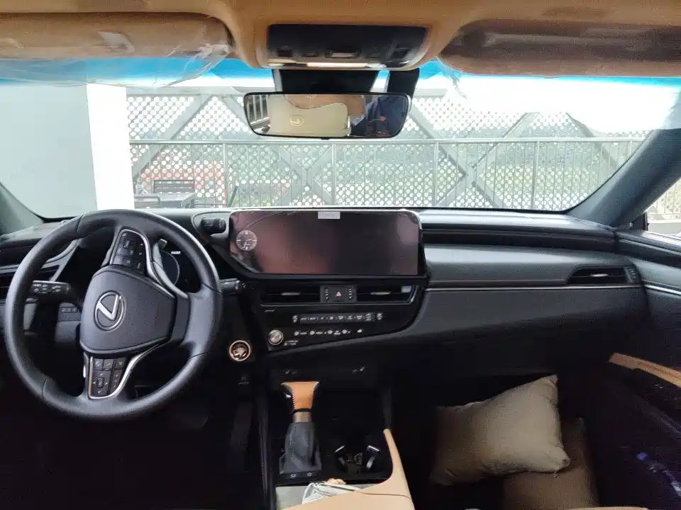 Lexus ES — миниатюра 6