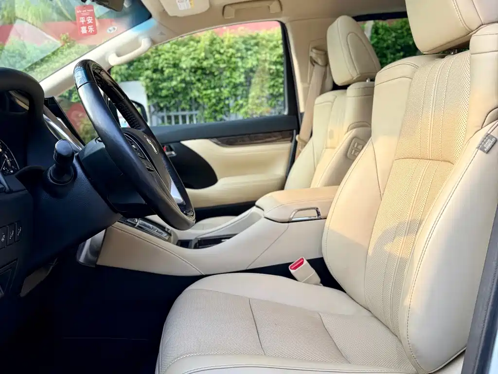 Toyota Alphard — миниатюра 5