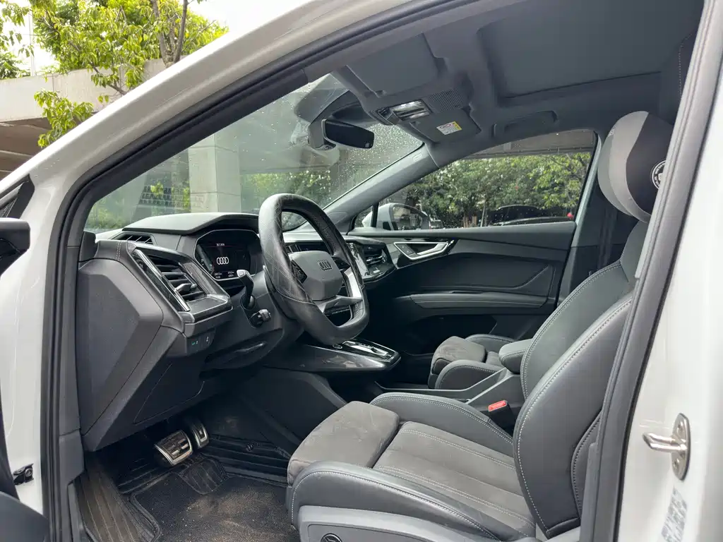 Audi Q4 e-tron — миниатюра 4
