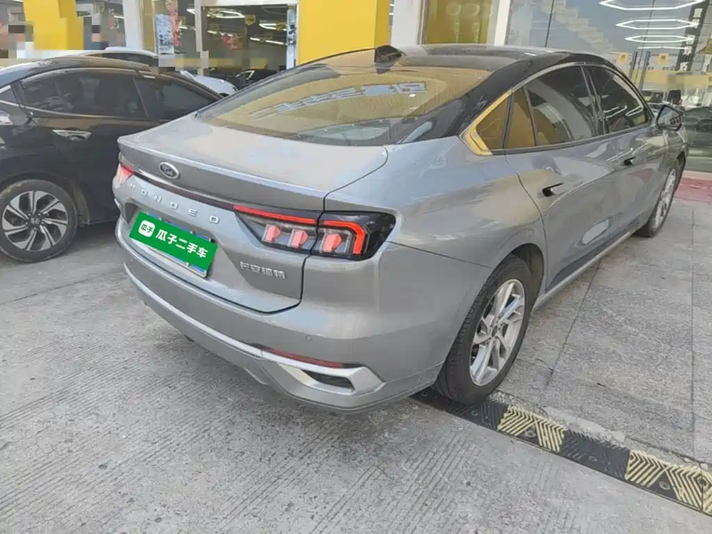 Ford Mondeo — миниатюра 7