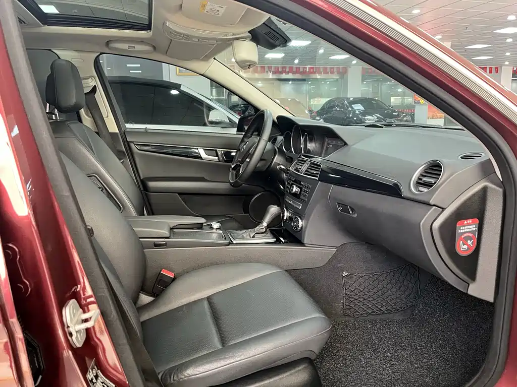 Mercedes-Benz C-Class — миниатюра 17