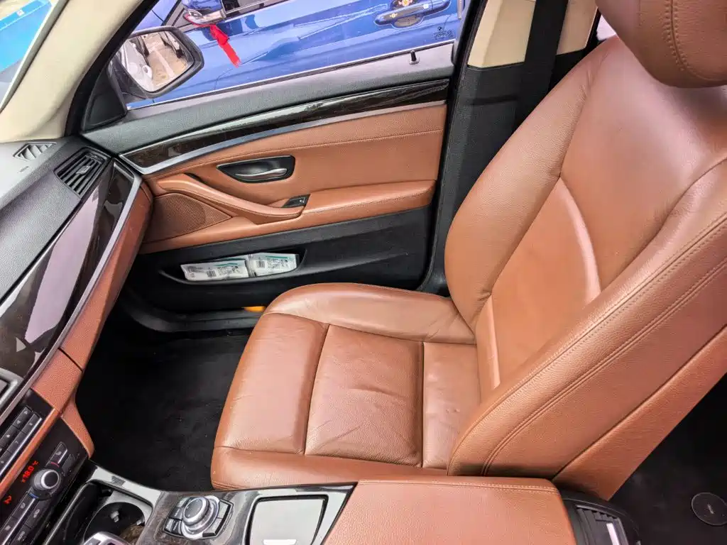 BMW 5 Series — миниатюра 10