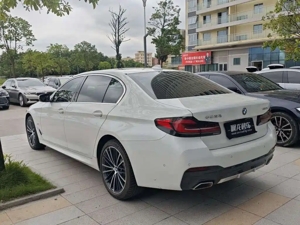 BMW 5 Series — миниатюра 8