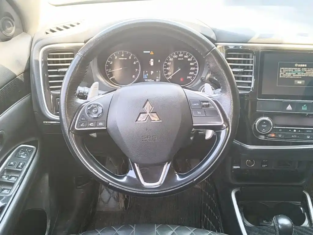 Mitsubishi Outlander — миниатюра 11