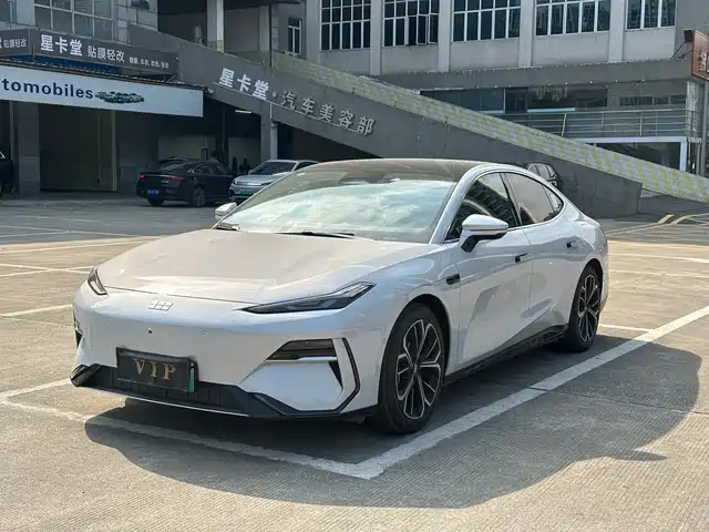 GEELY GALAXY GALAXY E8 2025