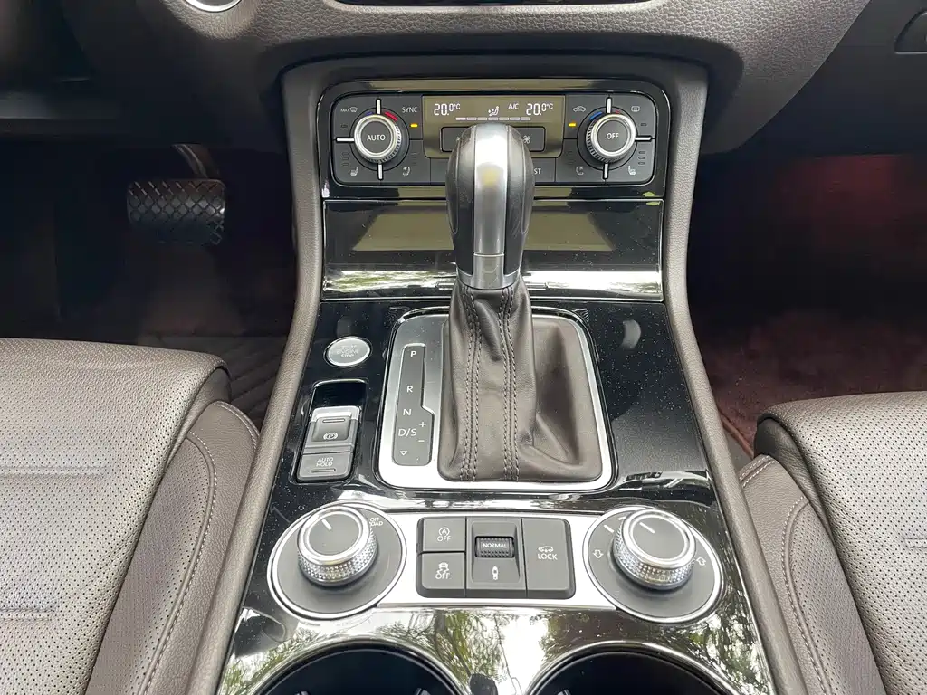 Volkswagen Touareg — миниатюра 10