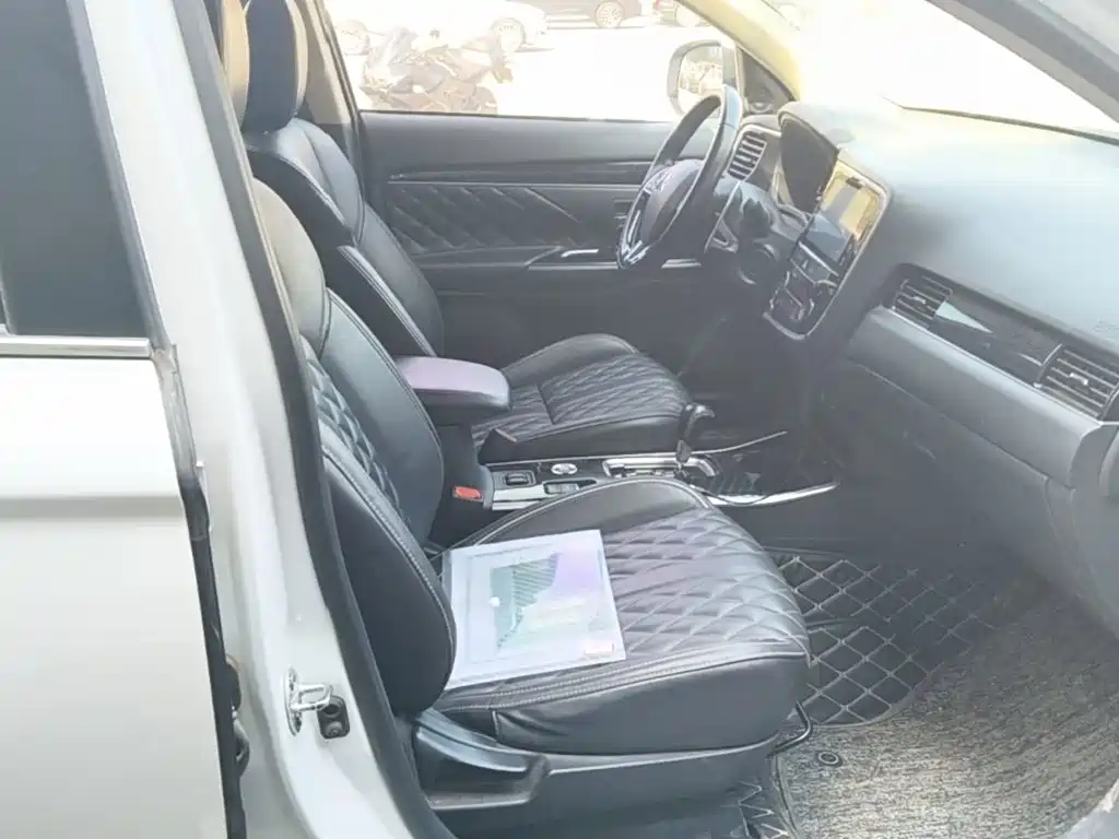 Mitsubishi Outlander — миниатюра 25