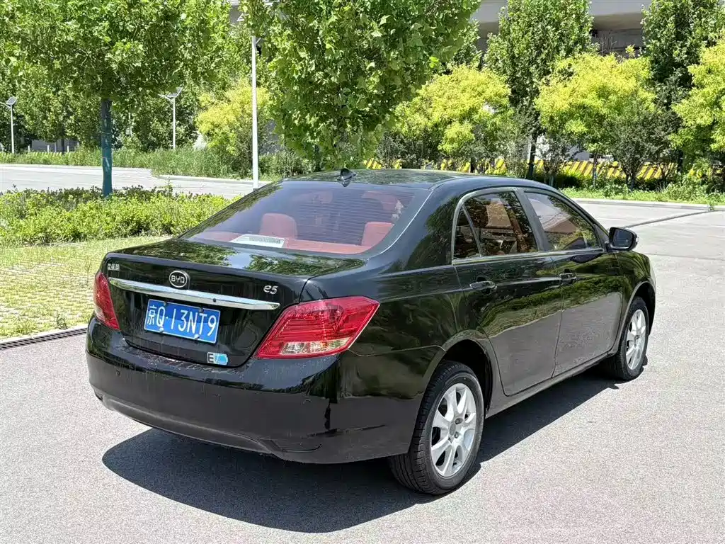 BYD E5 2017 300 Luxury