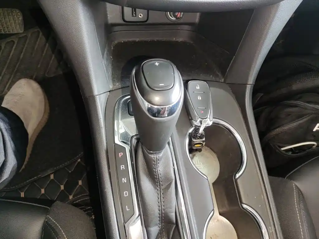 Chevrolet Equinox — миниатюра 14