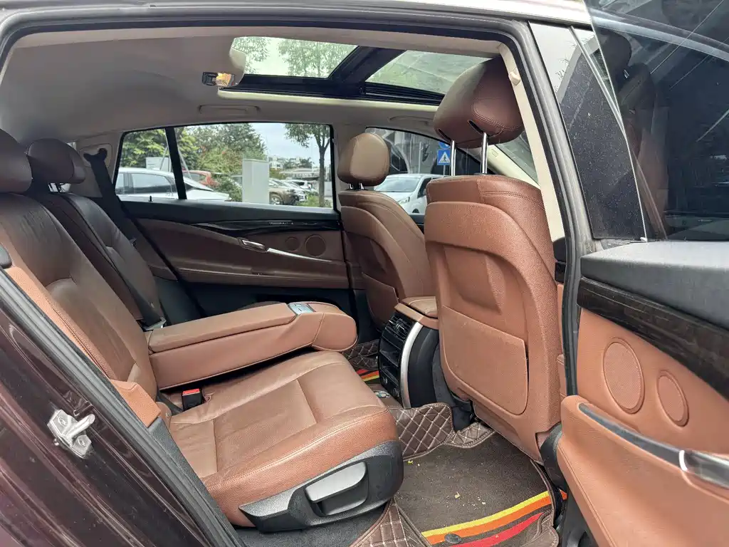 BMW 5 Series GT — миниатюра 11