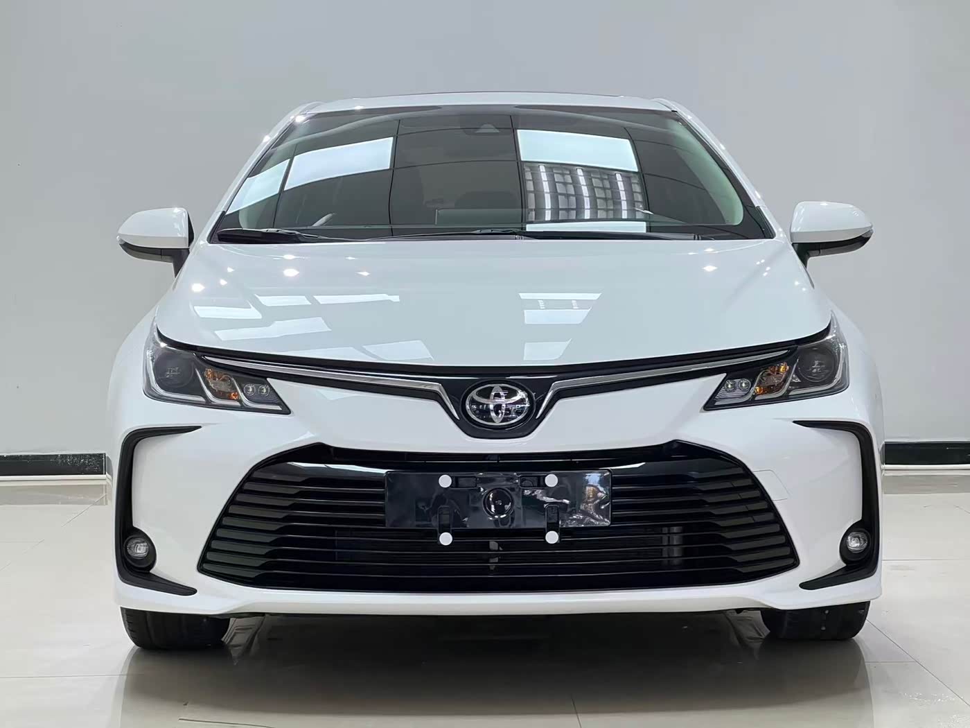 Toyota Corolla 1.2 л 2023 г. Белый, пробег 31000 км