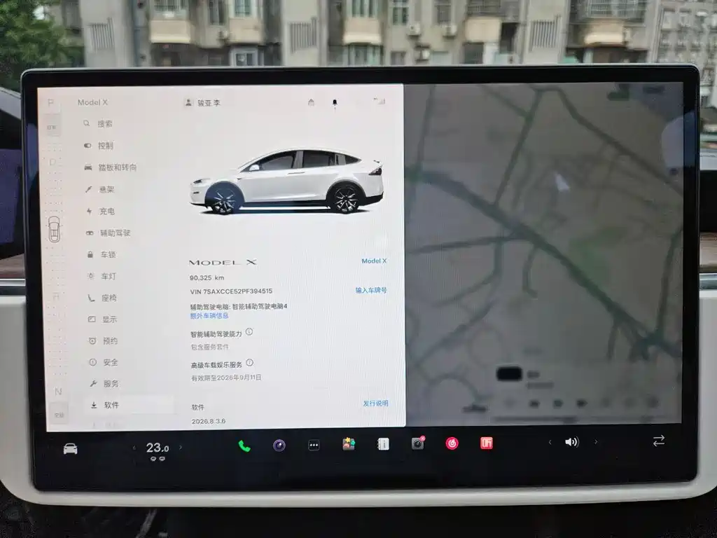 Tesla Model X — миниатюра 6