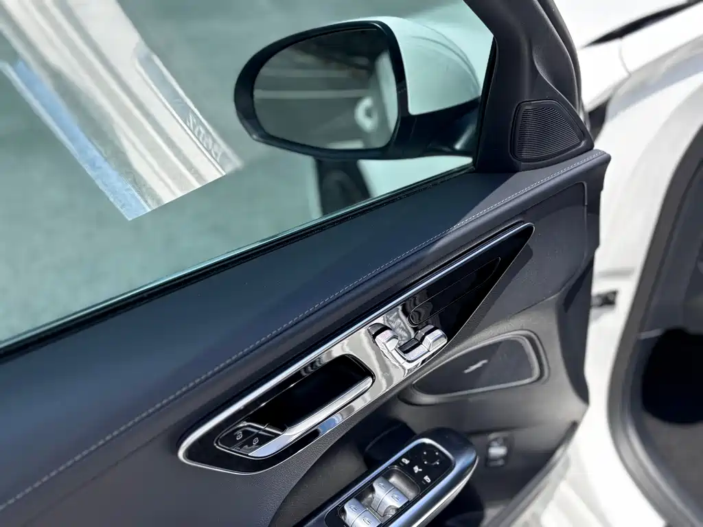 Mercedes-Benz C-Class — миниатюра 13