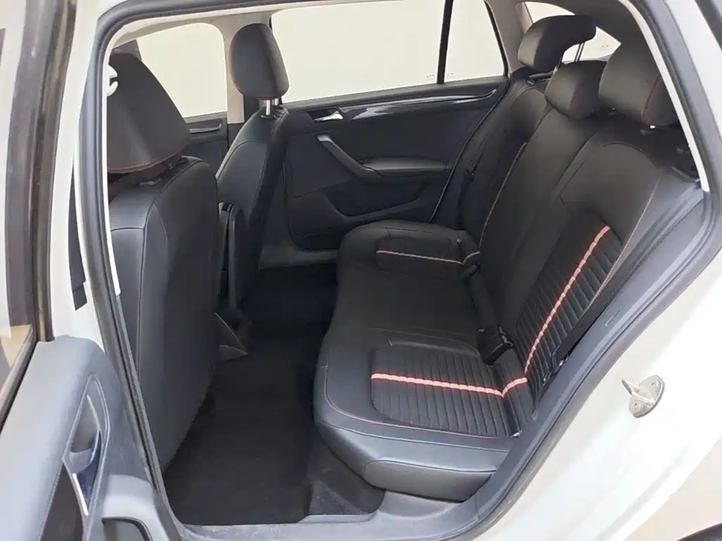 Skoda Rapid Spaceback — миниатюра 17
