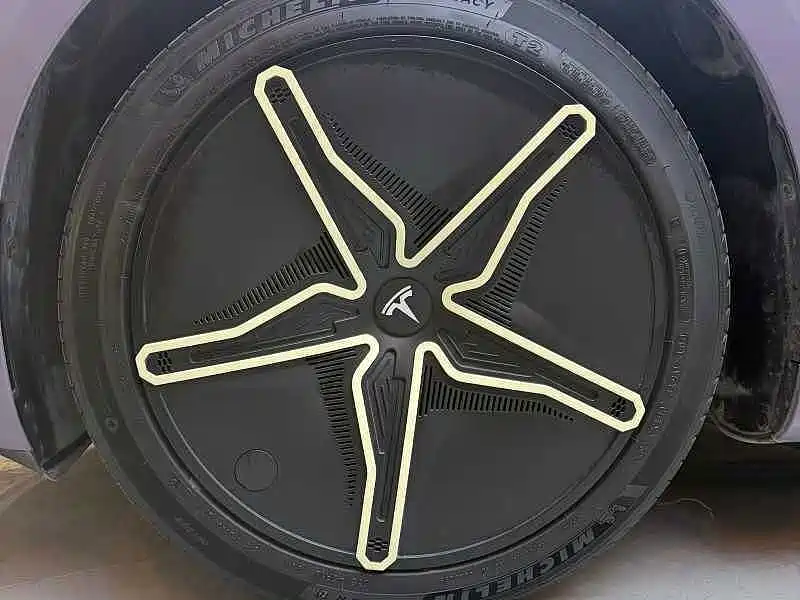 Tesla Model 3 — миниатюра 12