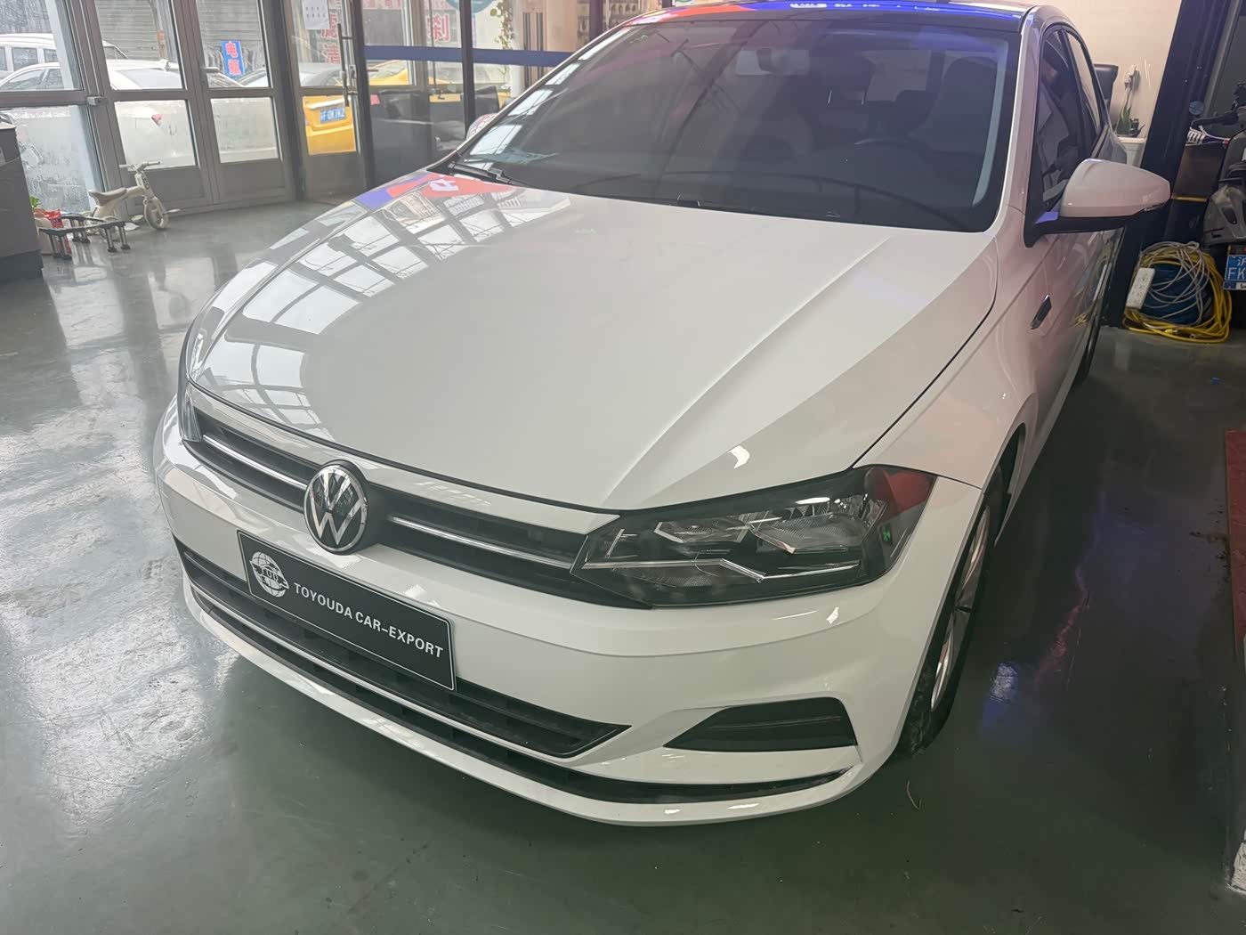 Volkswagen Polo 1.5 л 2023 г. Белый, пробег 23000 км