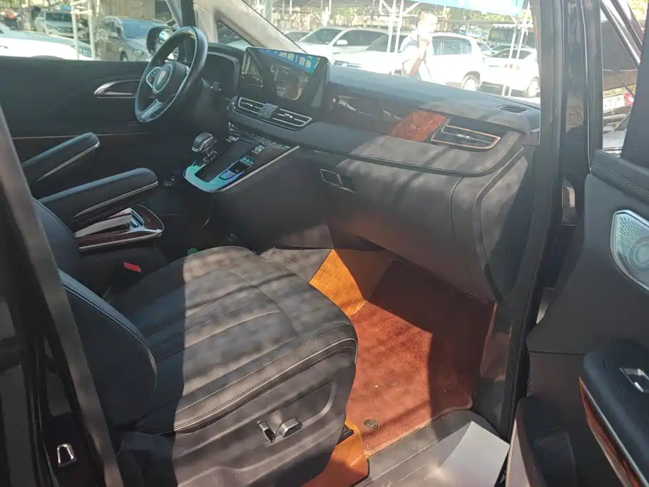 Hongqi Hongqi HQ9 PHEV — миниатюра 7