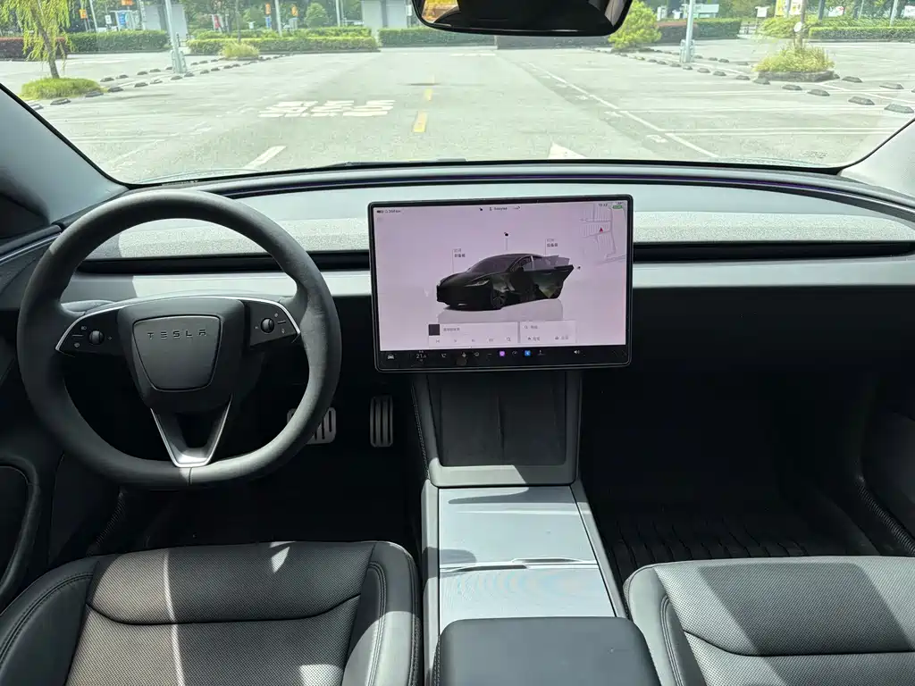 Tesla Model 3 — миниатюра 10