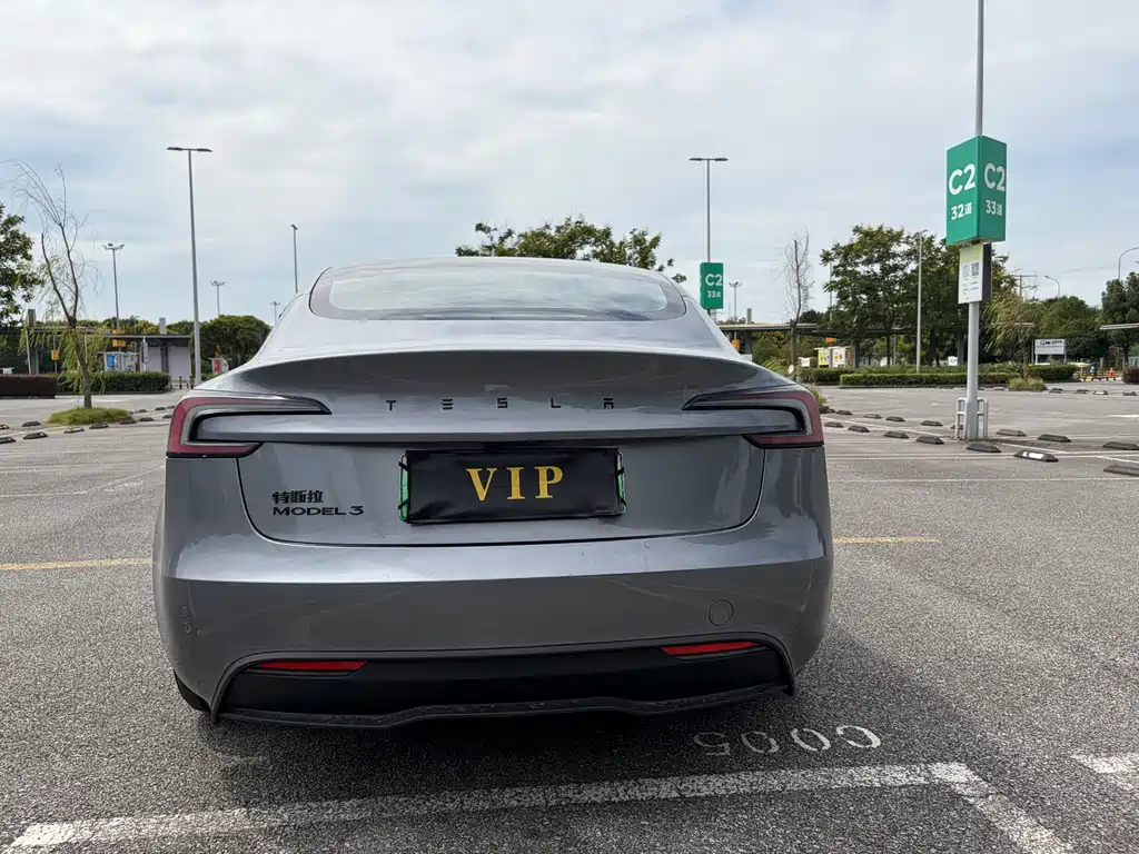 Tesla Model 3 — миниатюра 16