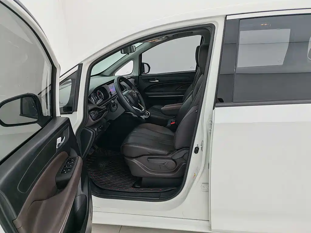 GAC M6 2019 270T AT Luxury （ мест） V
